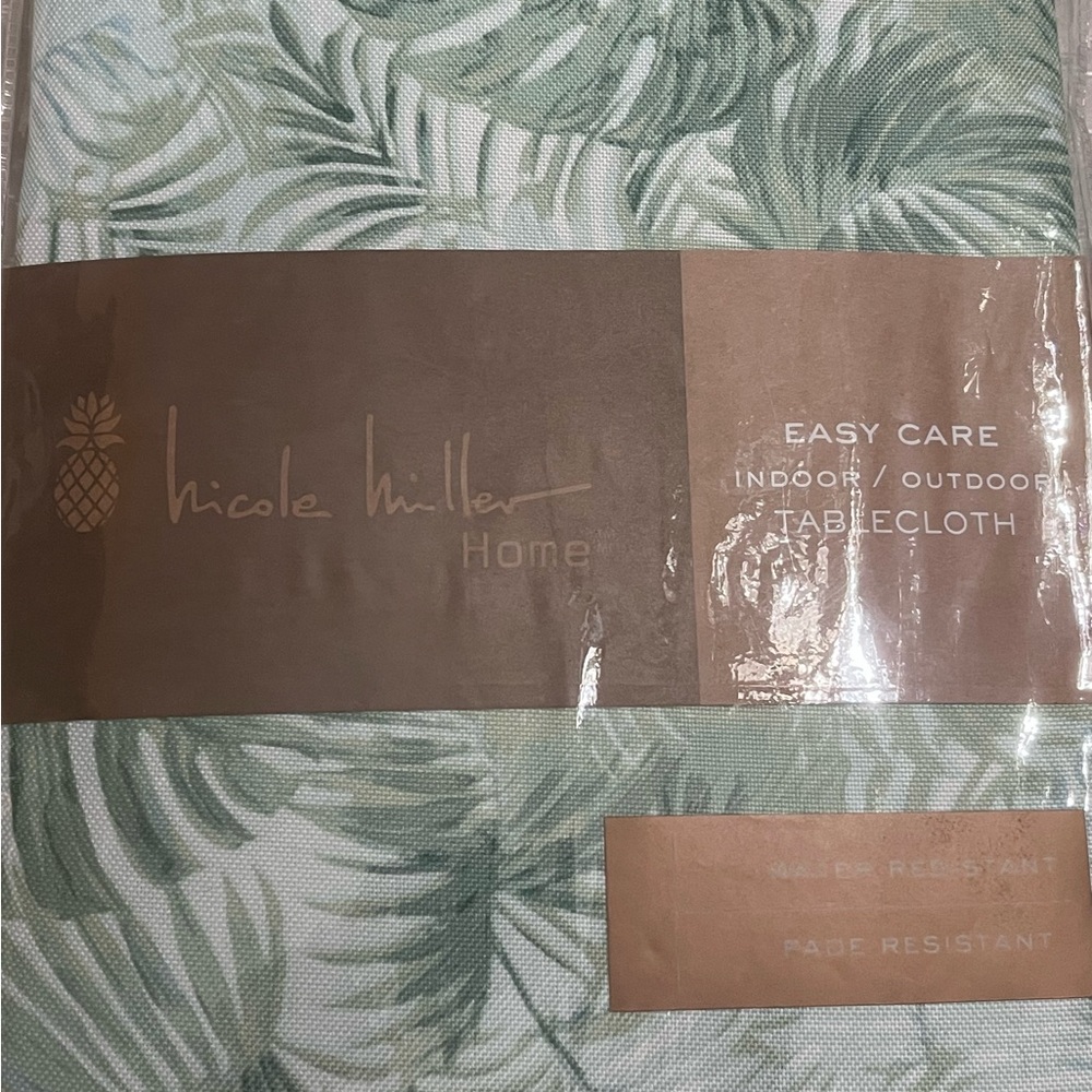 Nicole Miller Tropical Green Leaf Tablecloth